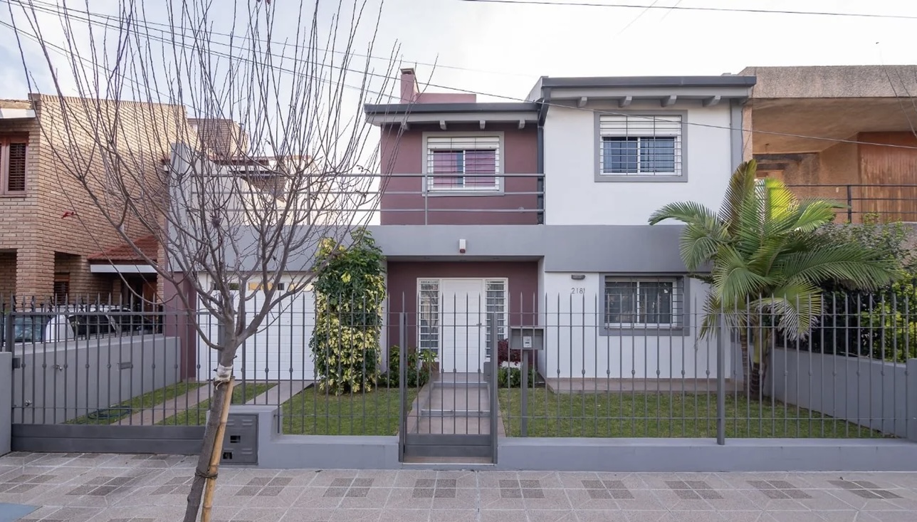 CASA EN VENTA | 4 DORMITORIOS | PILETA | QUINCHO | BARRIO AYACUCHO