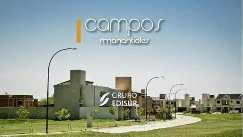 TERRENO EN VENTA – MANANTIALES | FRENTE A PLAZA
