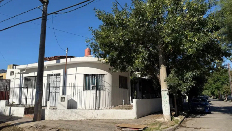 CASA EN VENTA – 2 UNIDADES + LOCAL COMERCIAL + GARAGE – IDEAL INVERSOR