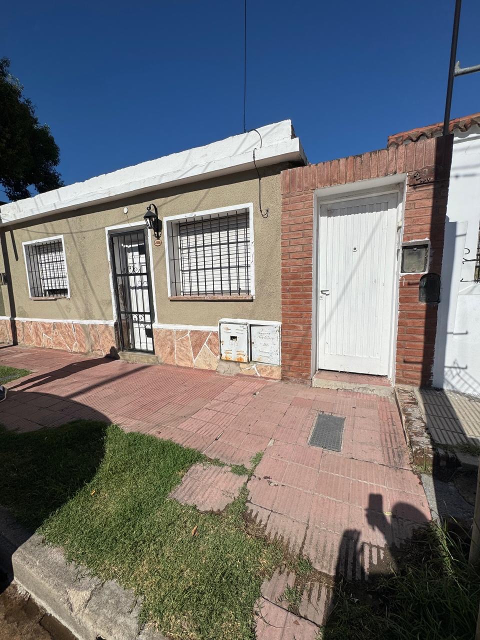 VENTA | CASA 2 DORMITORIOS + PATIO + GALERÍA | TALLERES SUD
