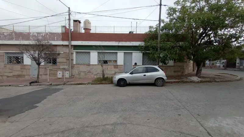 CASA A REFACCIONAR EN VENTA – 242 M² DE TERRENO – ALTO GENERAL PAZ