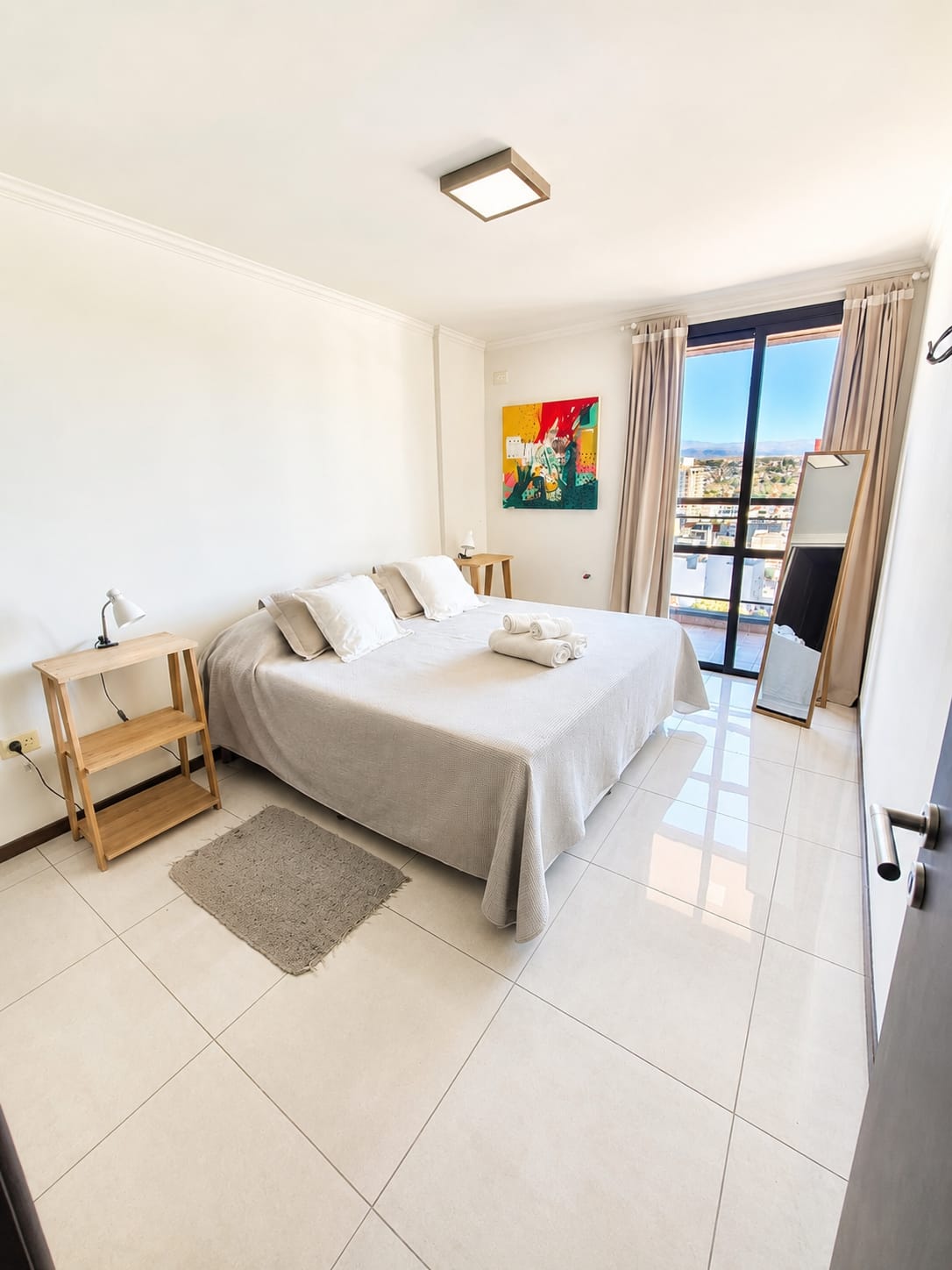 DEPARTAMENTO EN VENTA AMOBLADO EN CARLOS PAZ – 1 DORMITORIO – COCHERA DOBLE – AMENITIES – USD 148.000